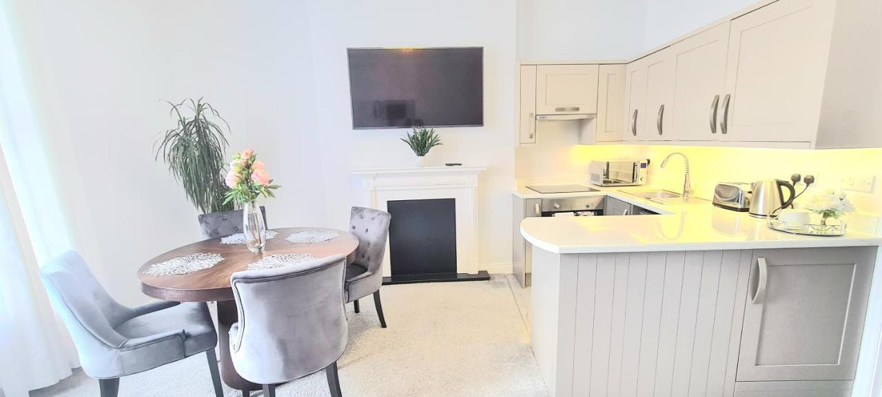Spacious 3 Bed Flat Near The Sea With Parking Bournemouth Luaran gambar
