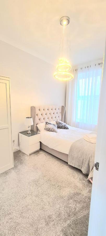 Spacious 3 Bed Flat Near The Sea With Parking Bournemouth Luaran gambar