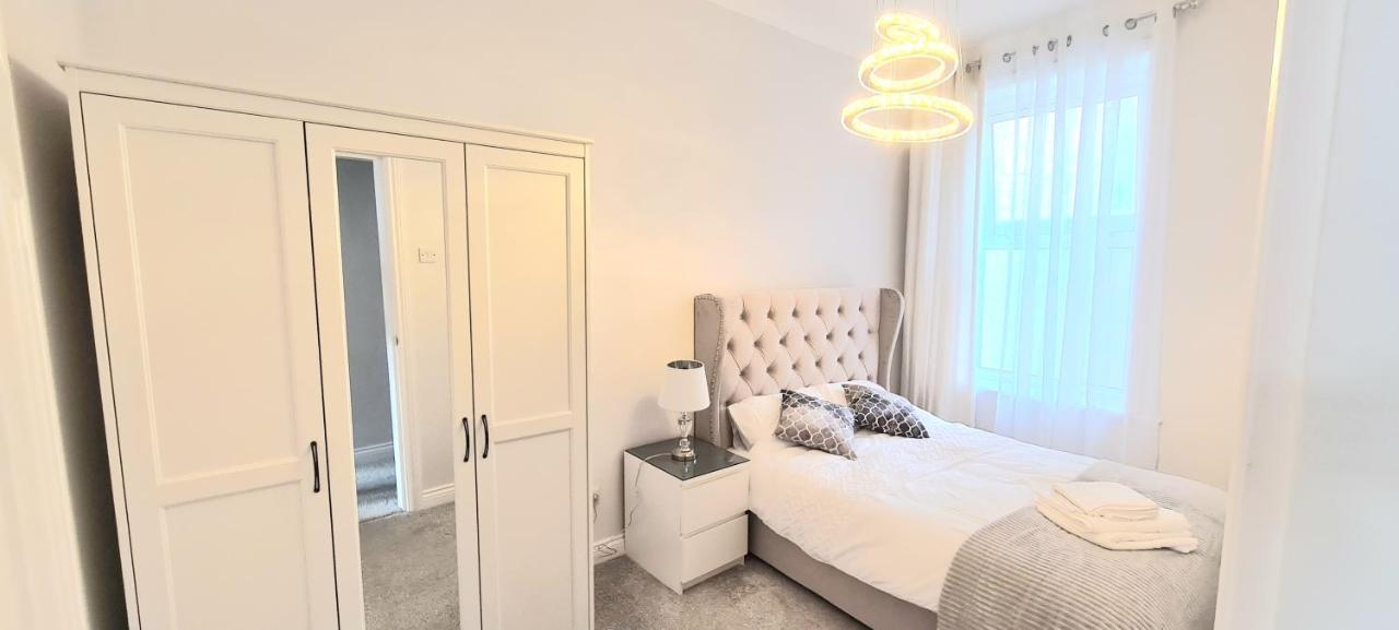 Spacious 3 Bed Flat Near The Sea With Parking Bournemouth Luaran gambar